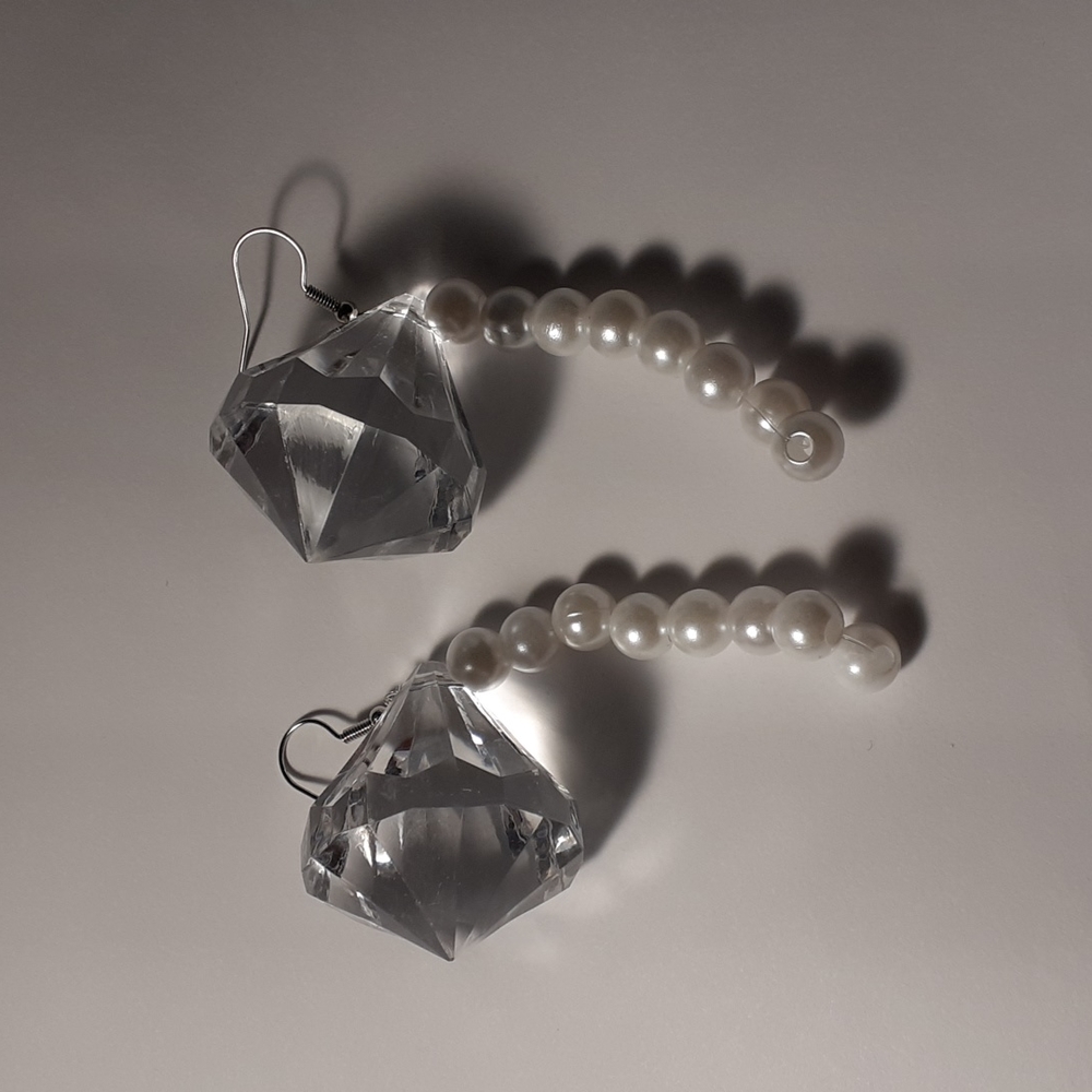 Diamond Bella Handcrafted Fashion earrings.